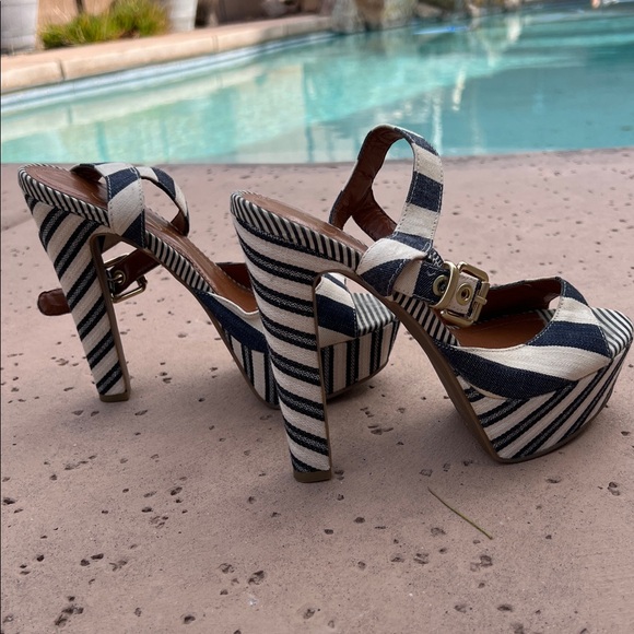 JESSICA SIMPSON Tonnia Platform Striped High Heels - Picture 6 of 9